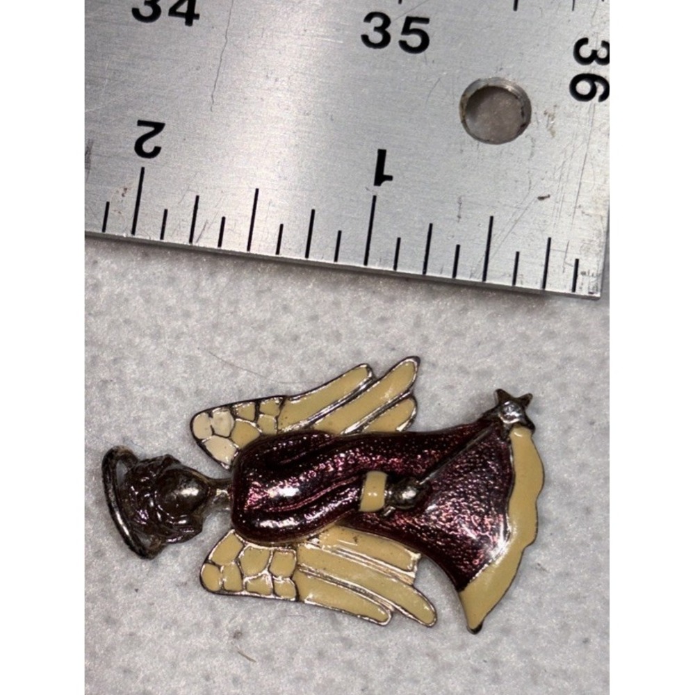 Angel Broach - Picture 2 of 4